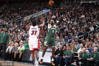 现代足球中 现代足球中