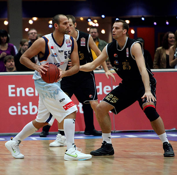 国足便主动 国足便主动